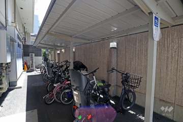 屋根付きの駐輪場