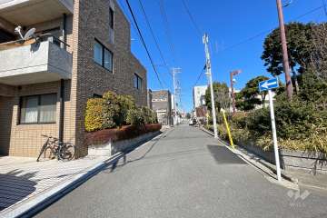 敷地東側の前面道路