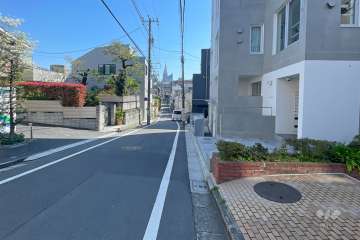 敷地北側の前面道路