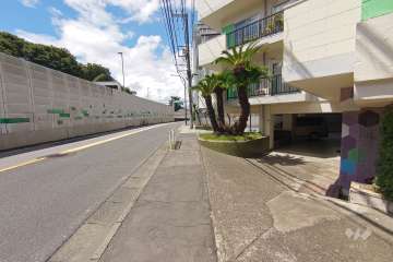 敷地南側の前面道路（東側から）
