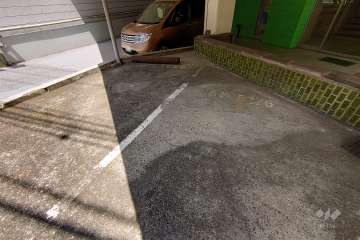 敷地内駐車場（屋外平面式）