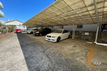 敷地内駐車場（屋外平面式・屋根付き）