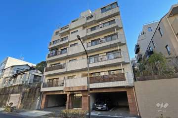 ヴェルデ青山の外観（南西側から）