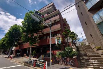 マルモール代々木の外観（南東側から）