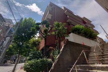 マルモール代々木の外観（南東側から）