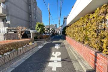 敷地南東側の前面道路