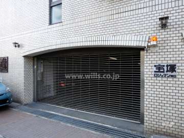 駐車場出入り口（リングシャッター付き）