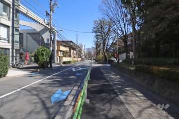 敷地北東側の前面道路