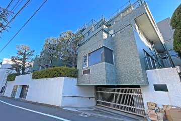 カルム原宿の外観（西側から）