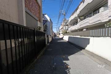 敷地南東側の前面道路