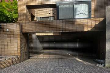 駐車場の出入り口（リングシャッター式）