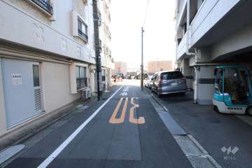 敷地北側の前面道路