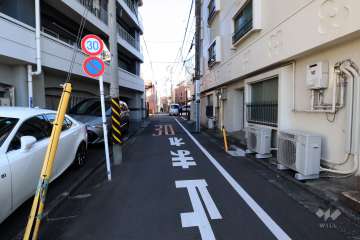 敷地北側の前面道路