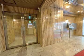 エントランス内はオートロック付きです。