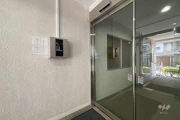 エントランスはオートロック付きです。