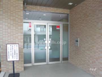 エントランスにはオートロックが付いています。