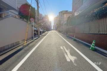 敷地南側の前面道路