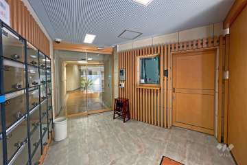 エントランスはオートロック付きです。