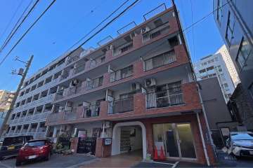 美和プラザ新宿の外観（東側から）