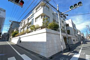 陽輪台松濤の外観（東側から）