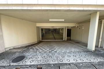 駐車場の出入り口（リングシャッター付き）