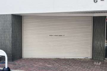 駐車場の出入り口（ゲート付き）