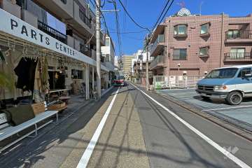 敷地東側の前面道路（南側から）
