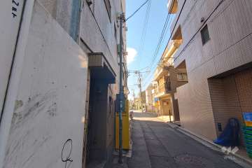 敷地北東側の前面道路