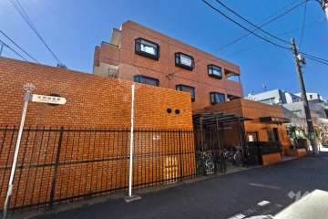 ニックハイム初台第１の外観(東側から)