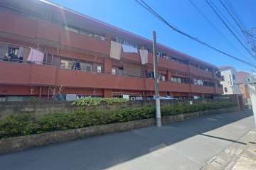 ワコー幡ヶ谷マンションＡ棟の外観（東側から）