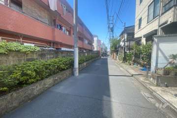 敷地東側の前面道路