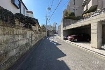 敷地南東側の前面道路
