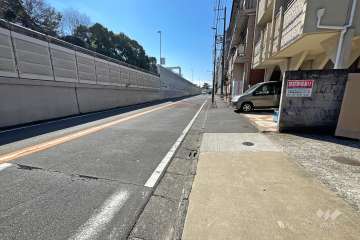 敷地南側の前面道路