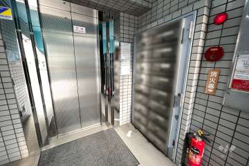 共用のエレベーター