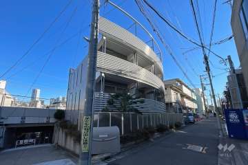 菱和パレス代々木上原の外観（南西側から）