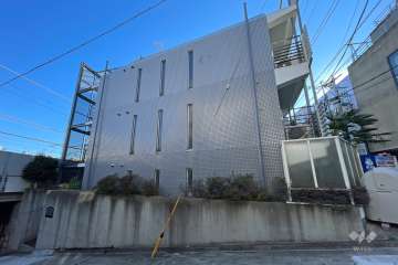 菱和パレス代々木上原の外観（西側から）