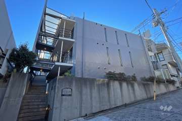 菱和パレス代々木上原の外観（北西側から）