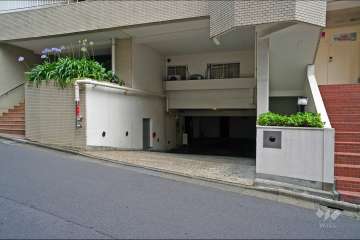 駐車場の出入り口（屋内平面式）