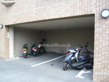 屋内にあるバイク置場