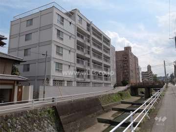 敷地の西側には支多々川が流れています。