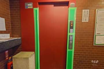 共用のエレベーター※2023年9月現在、大規模修繕工事中