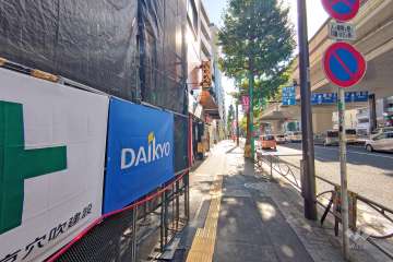 敷地北側の前面道路（東側から)