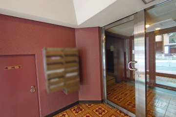 エントランスはオートロックy付きです。