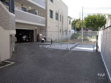 敷地内駐車場（屋外機械式と屋内平面式とがあります。）