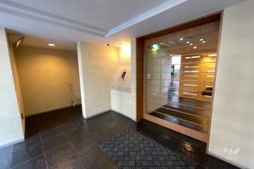 エントランスはオートロック付きです。