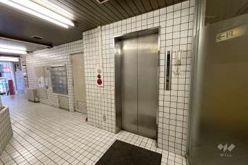 棟内のエレベーター