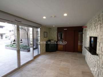 エントランスはオートロック付きです。