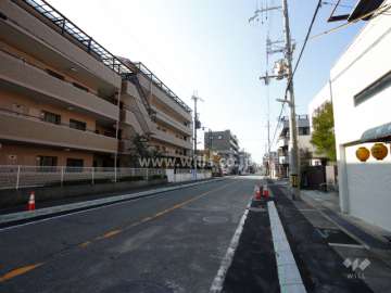 敷地北側の前面道路