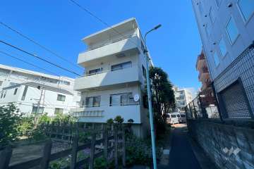 セレニティ参宮橋の外観（南東側から）