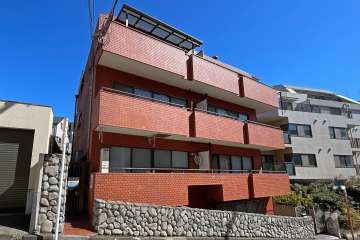 シャンブル代々木の外観（南西側から）